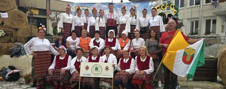Отлично представяне на ансамбъл „Здравец“ с. Дончево на фестивала "Свири ми се, пее ми се, оро ми се игра" (СНИМКИ)