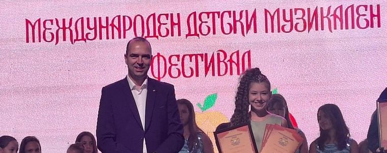 Сиана Славчева представи новата си песен "Дом от светлина" и грабна втора награда от фестивал в Кюстендил