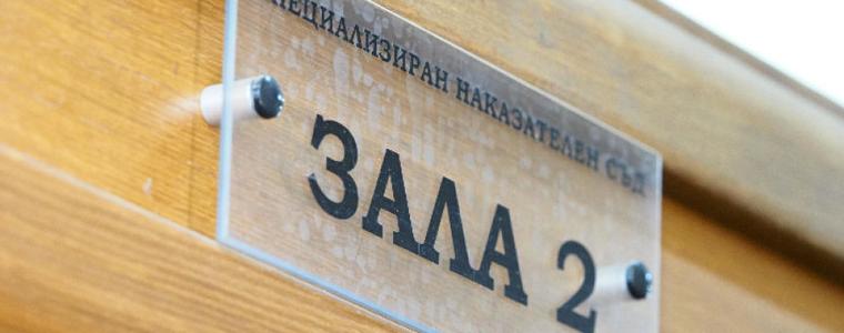 Учителят по физическо, обвинен в сексуално посегателство, остава в ареста