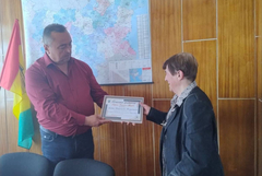 Дългогодишен учител дари своята награда на здравната служба в Кардам (ВИДЕО и СНИМКИ)