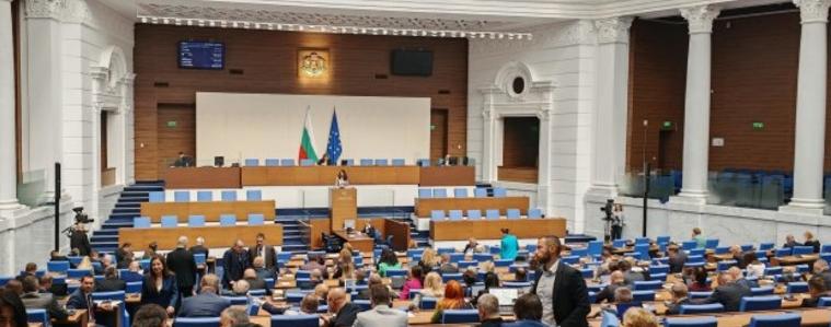 105 депутати са отсъствали без основателна причина от пленарните заседания през септември