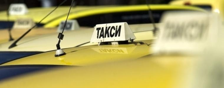 Предлагат 4 паркоместа от "Синя зона" в близост до "Стара къща" за таксита