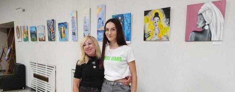 Ясмин Истикбал подреди първа самостоятелна изложба в Младежки център - Добрич