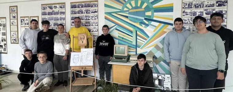 В гимназия „М. В. Ломоносов“ отбелязаха  рождената дата на Джон Атанасов