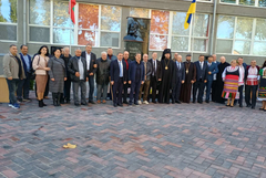 Ремонтираният паметник на Христо Ботев се върна на мястото си в украинския град Измаил