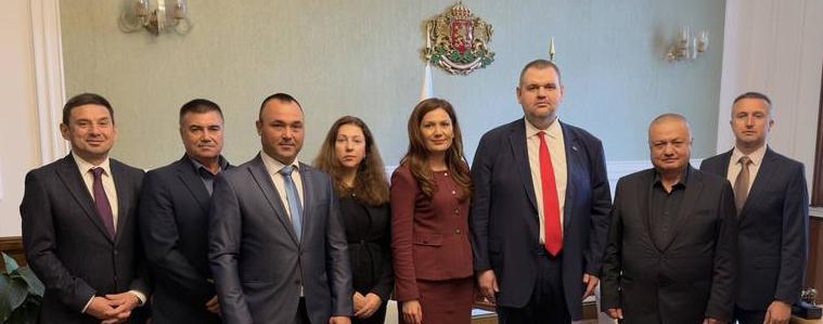 Лидерът на ДПС - Ново начало Делян Пеевски прие кмета на община Крушари