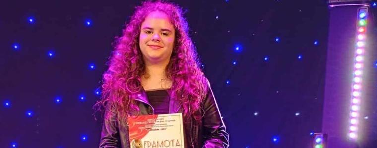 Денислава Маринова от "Shining voices" с Трета награда от националния конкурс "Съзвездие" в Шумен