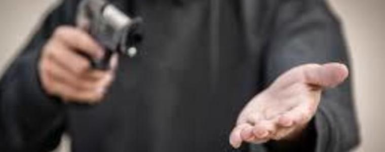 Грабеж с пистолет над  непълнолетен в Добрич завърши с арести