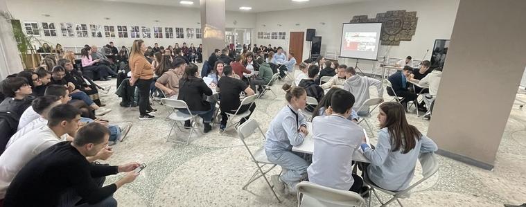 Куиз по история събра десетки младежи в Младежки център – Добрич