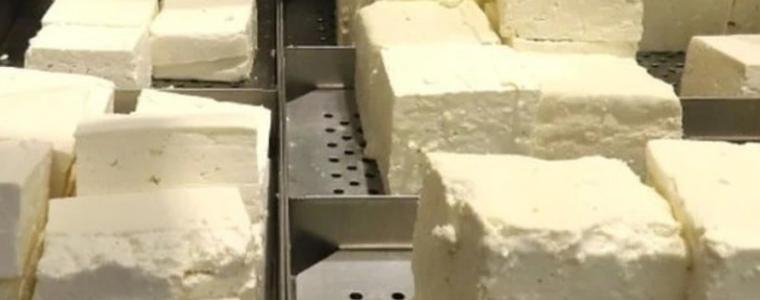 Масово в България се продава фалшиво сирене