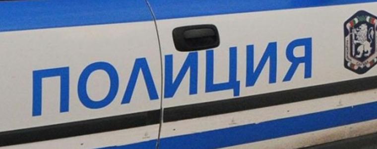 Млад шофьор е с комоцио, след като се удари с БМВ в два улични стълба в Тервел