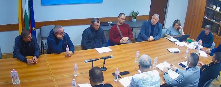 Обсъждането на такси стоянката до „Стара къща“ отново без консенсус