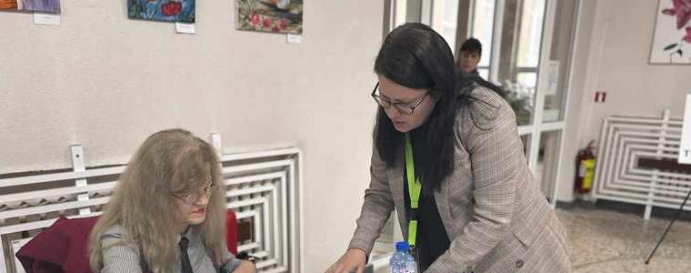 ОИЦ–Добрич представи възможности за обучение и заетост на трудовата борса, която се проведе днес  в Добрич