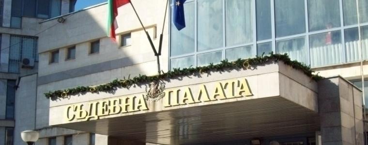 Окръжният съд в Добрич разглежда дело по обвинение за убийство, опит за убийство и причиняване на телесна повреда