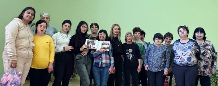 Потребителите на Защитени жилища в Добрич гостуваха на читалището в с. Ловчанци за Деня на християнското семейство