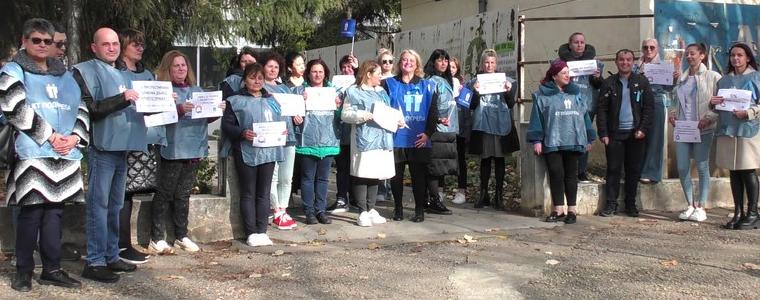 Протест на социалните работници в Добрич заради ниски заплати и високо натоварване (ВИДЕО)
