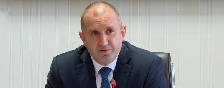 Радев наложи вето върху ролята на ДАНС за продажбата на "Лукойл Нефтохим"