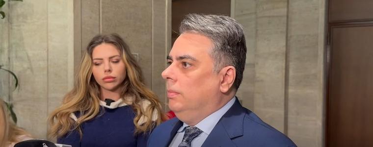 С обсада на парламента ПП-ДБ бранят парите на държавата