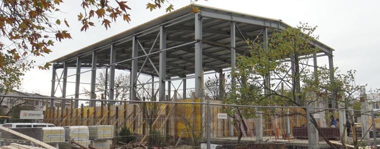 Строежът на физкултурен салон в ОУ „Хан Аспарух“ напредва с бързи темпове (ВИДЕО)