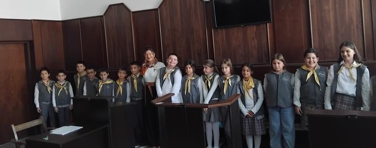 Третокласници от СУ „Димитър Талев“ гостуваха в Районен съд – Добрич