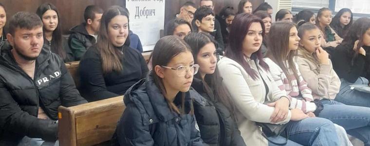 Ученици от три училища посетиха Районния съд в Добрич 
