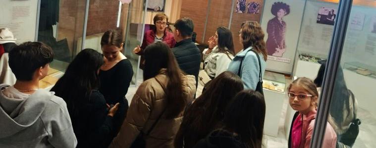 Ученици с интерес към добричките музеи