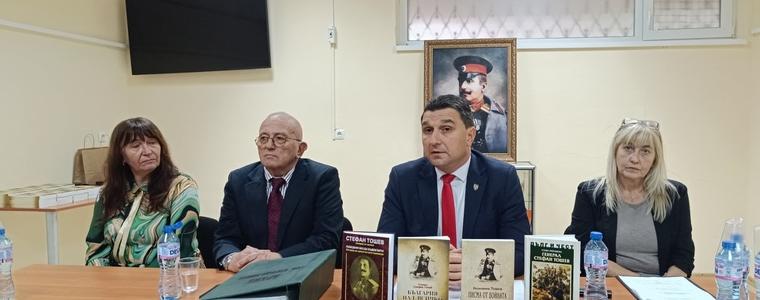 Внукът на ген. Стефан Тошев гостува на общината и Историческия музеи в Тошево