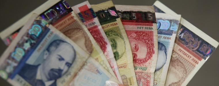 Заплатите в държавния сектор отново изпреварват тези в частния