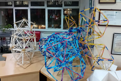 Любов към формите показва Антон Нейчев с изложба в Международен колеж(ВИДЕО и СНИМКИ)