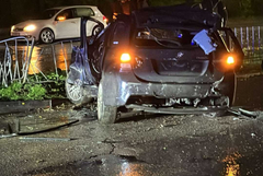 Неправоспособен 21-годишен мъж катастрофира с БМВ в Добрич, пострада и 16-годишно момиче