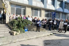 Служители на НОИ в Добрич настояват за нормална работна среда и 20% ръст на заплатите (ВИДЕО)