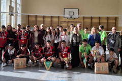 Училищните отбори на Победа и Карапелит са победители в двете възрастови групи на турнира по волейбол