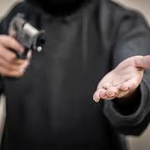 Грабеж с пистолет над  непълнолетен в Добрич завърши с арести