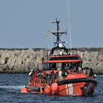 Лодка с мигранти потъна, стотици са в неизвестност