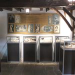 Парфюм на „Шанел“ на над сто години и праисторически бижута в изложба на Етнографската къща (ВИДЕО)