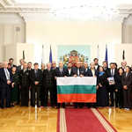 Президентът Румен Радев връчи знамето на антарктиците