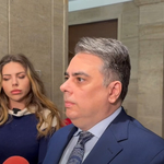 С обсада на парламента ПП-ДБ бранят парите на държавата