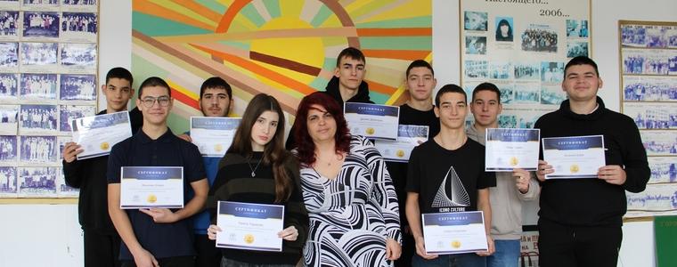 4 ученици от гимназия „М. В. Ломоносов“ – финалисти на международната олимпиада „Кингс“