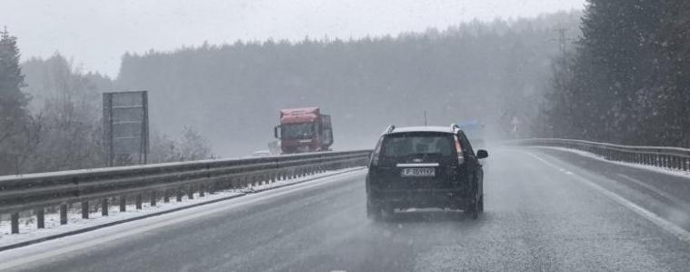 АПИ: Мокри и частично заледени настилки, но проходими при зимни условия
