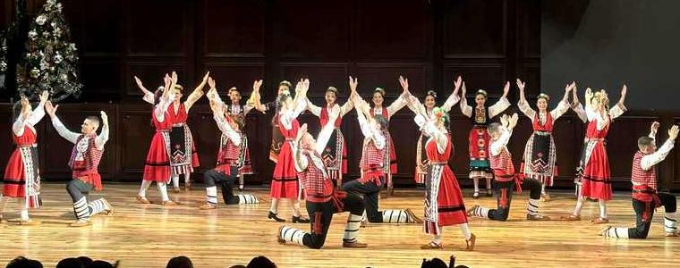 Коледен концерт на ансамбъл „Добротица“ изпълни зала „Добрич“ (СНИМКИ)