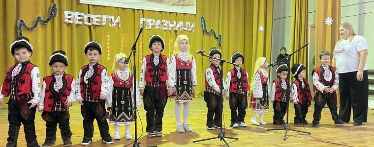 Коледни концерти зарадваха жителите на Царевец и Победа (СНИМКИ)