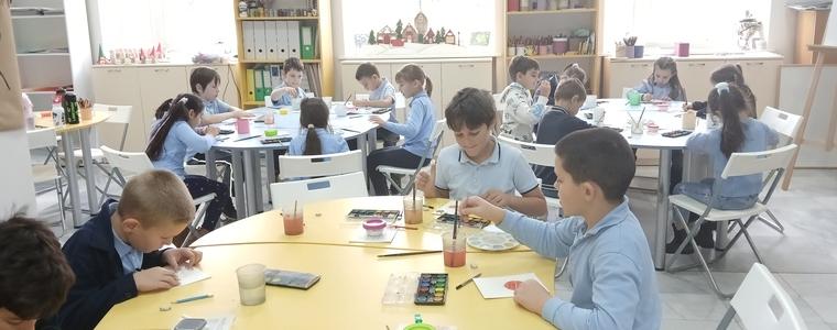 Коледни работилници в галерията в Добрич събират ентусиазирани ученици (АУДИО)