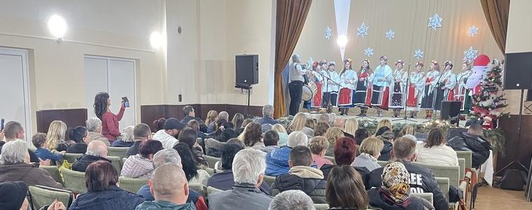 Концерт донесе коледно настроение и в село Стефан Караджа (СНИМКИ)