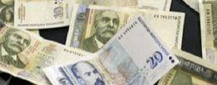 Мъж внесе 4000 лв., посипани с нафталин, предизвика пожар в банков клон в Горна Оряховица