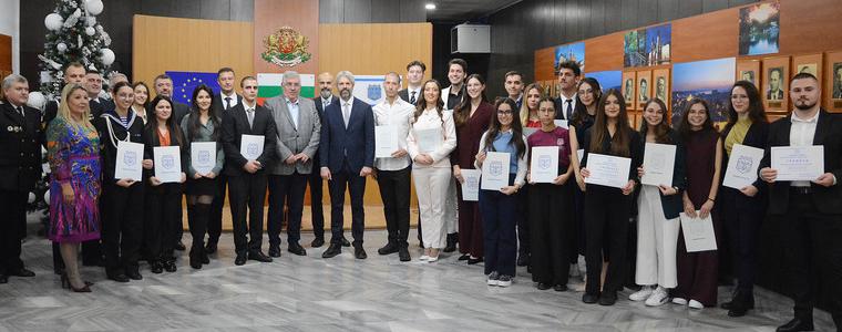 Община Варна отличи изявени студенти. Сред тях и двама от Добрич