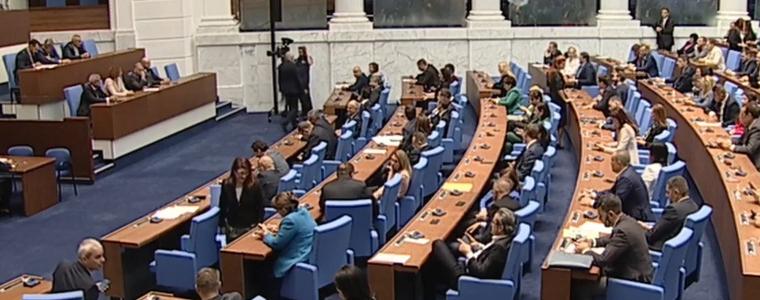Парламентът отхвърли предложението на президента за референдум за еврото