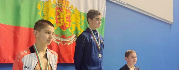 ПЛУВАНЕ: Димитър Георгиев с 4 златни медала от държавното за деца