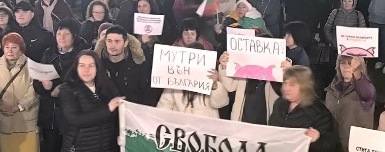 След снощните протести: Правителството изтегля бюджета от НС