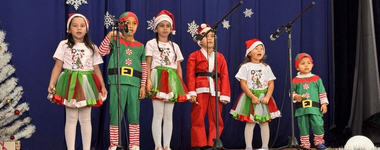 Празничен коледен концерт зарадва жителите на Карапелит (СНИМКИ)