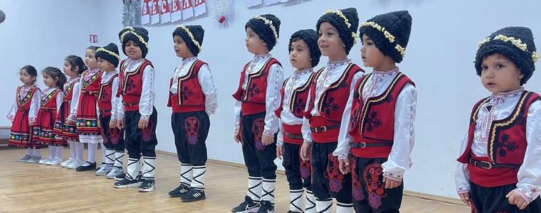 Празничен коледен концерт зарадва жителите на село Батово (СНИМКИ)